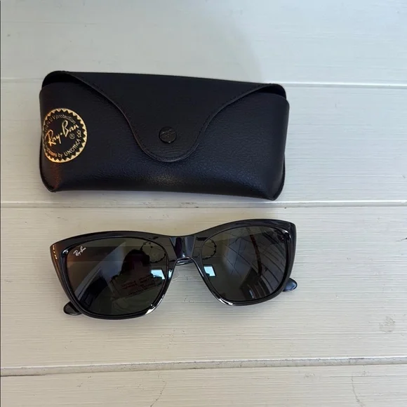 Ray-Ban Black Sunglasses - Picture 3 of 4
